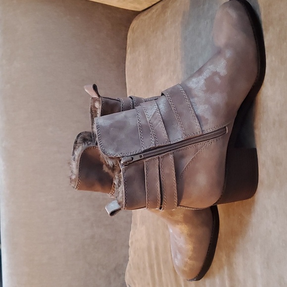Lucky Brand Metallic Beige Soft Suede Faux Fur Cordeena Ankle Boots Size 11 NWOT - Picture 3 of 12